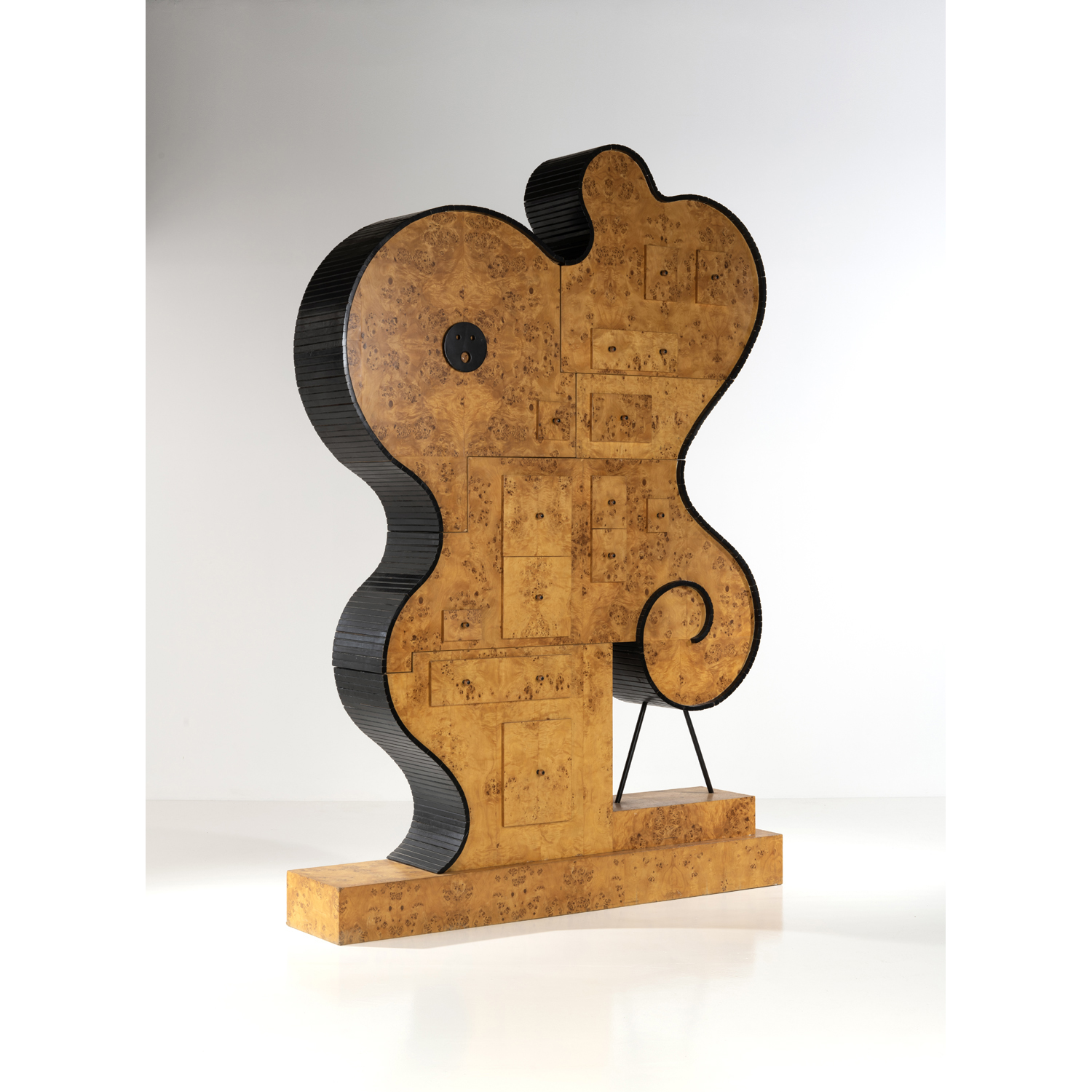 Luigi Serafini (born in1949) Curvadio - Unique piece Cabinet Painted wood and burl walnut veneer Model created in 1988 H 290XL 201 XP 40,5 cm Bibliography: Casa Vogue, n198, july-august 1988, p.82, fig. 2-3 Provenance: designed for 'Lo Studiolo' during the l'exhibit Abitare il tempo, Verona en 1988. Exhibit: Abitare il tempo, Verone, 1988