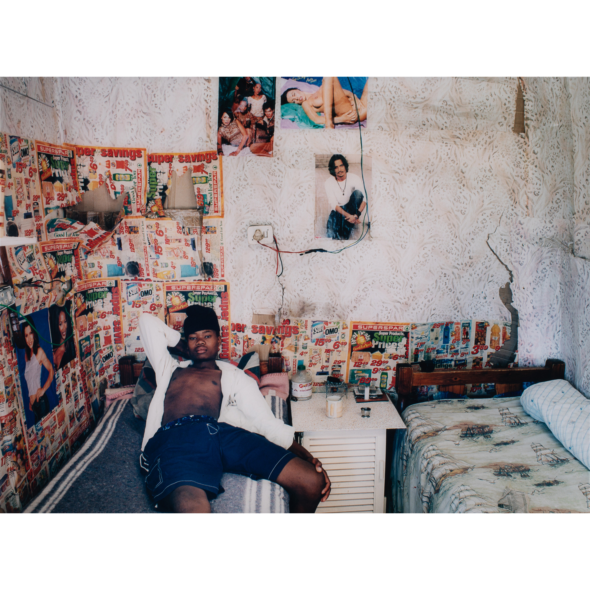 Zwelethu Mthethwa (né en 1960, Afrique du Sud) Untitled from Interior Series n°16, 2003-2006