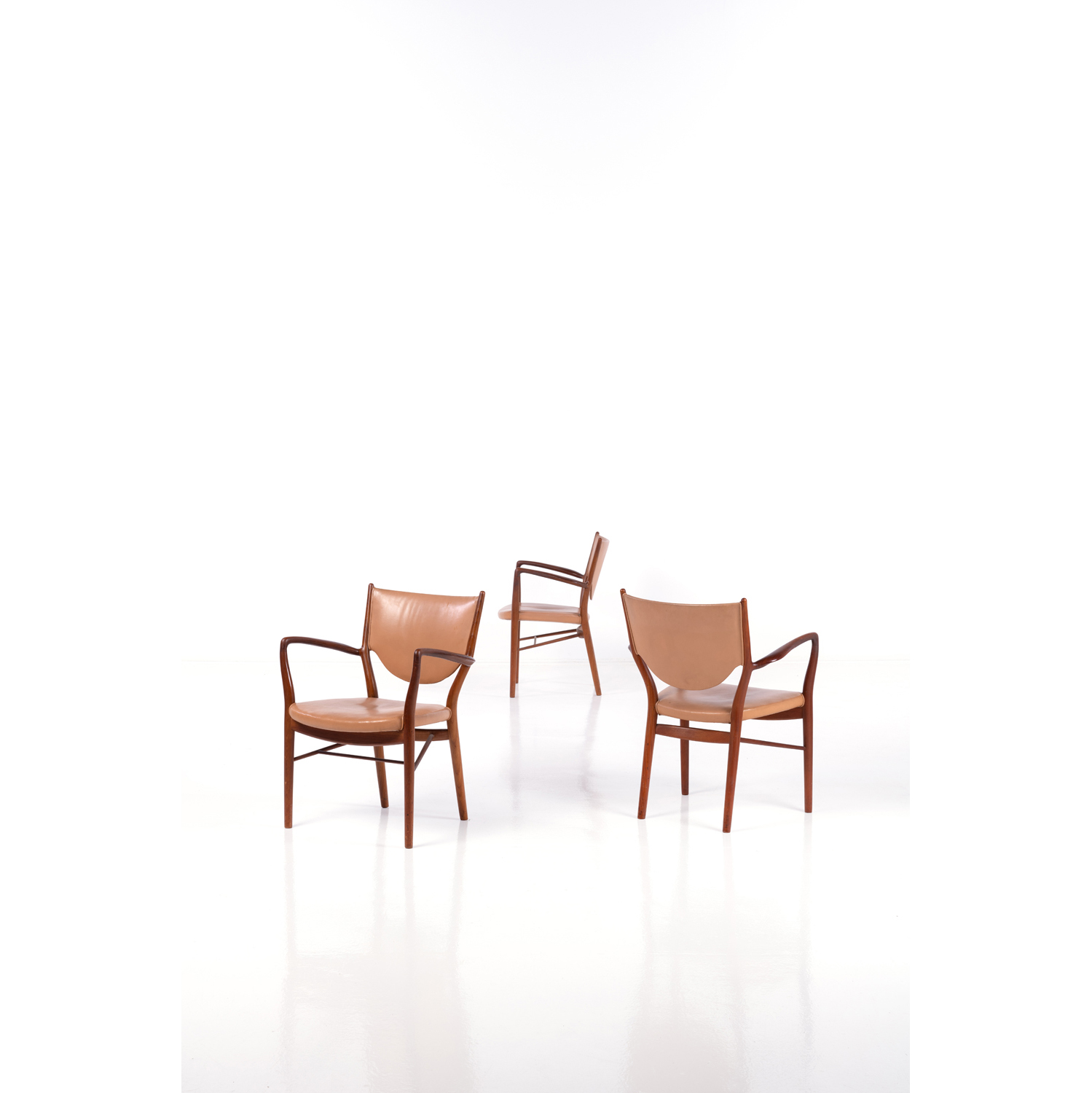 Lot 90 - Finn Juhl (1912-1989) Modèle FJ 46, Ensemble de trois fauteuils