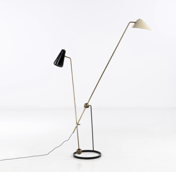 Estimation : 12000 / 18000 € Pierre Guariche (1926-1995) Modèle G23 Lampadaire à double balancier Métal laqué et laiton Edition Disderot Date de création: 1951 H 162 × L 128,5 cm