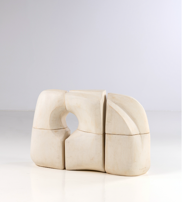 Maria Vlandi (born 1952) Untitled, 'Sequences series'- Unique piece Estimation : 3000 / 6000 € Maria Vlandi (born 1952) Untitled, 'Sequences series'- Unique piece Set of three sculptures Ceramic Signed Creation date: 2008 H 74×L 113×P 27 cm H 72,5×L 35×P 24 cm (left module) H 74×L 37×P 27 cm (center module)