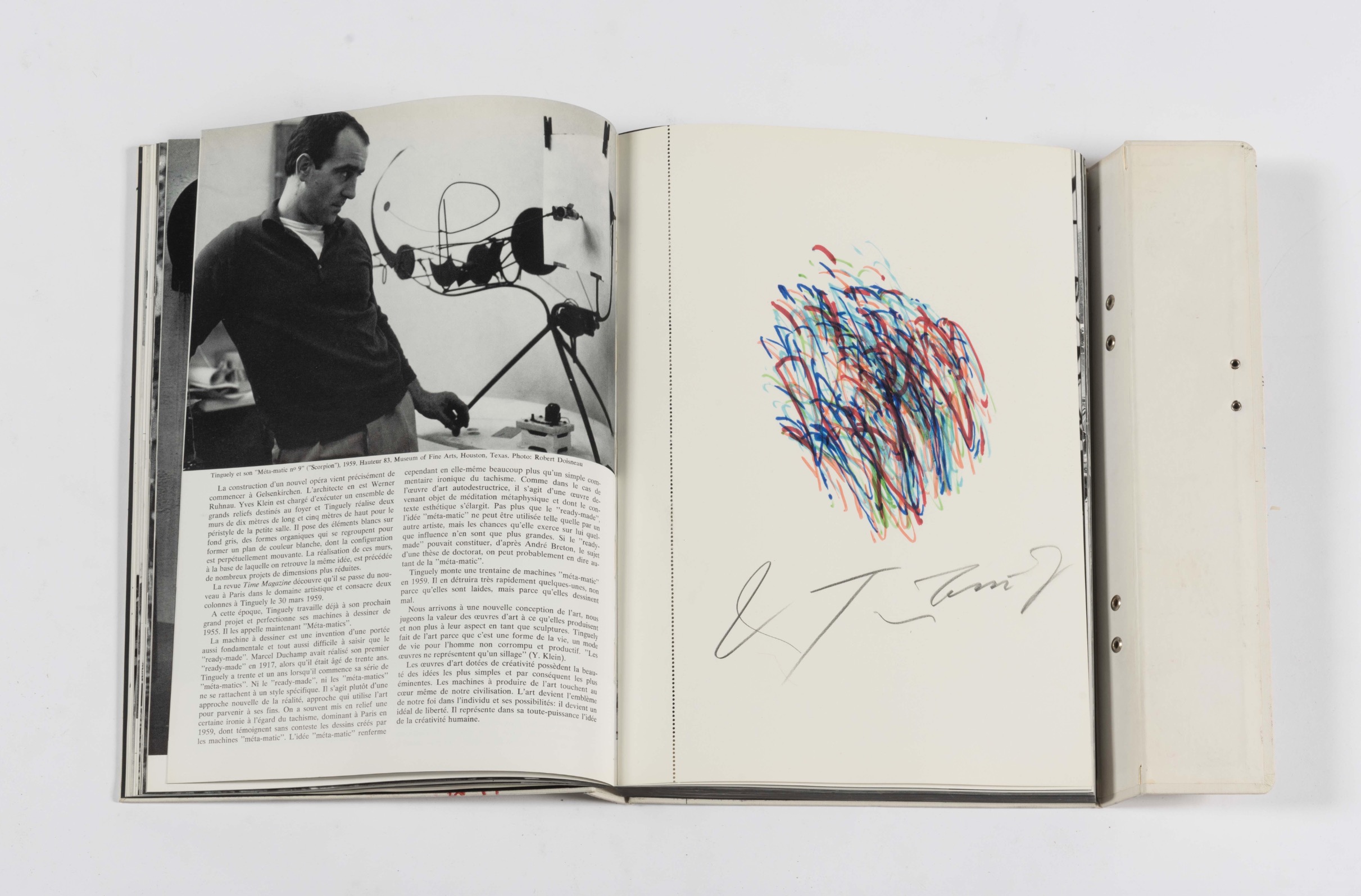 Jean Tinguely et Pontus Hulten, Méta, Paris, Pierre Horay, 1973. Livre-objet édité sous forme de cartable conçu par Tinguely, complet de son dessin original signé par Tinguely exécuté avec Méta-matic n°6, et d’un disque 33 tours.