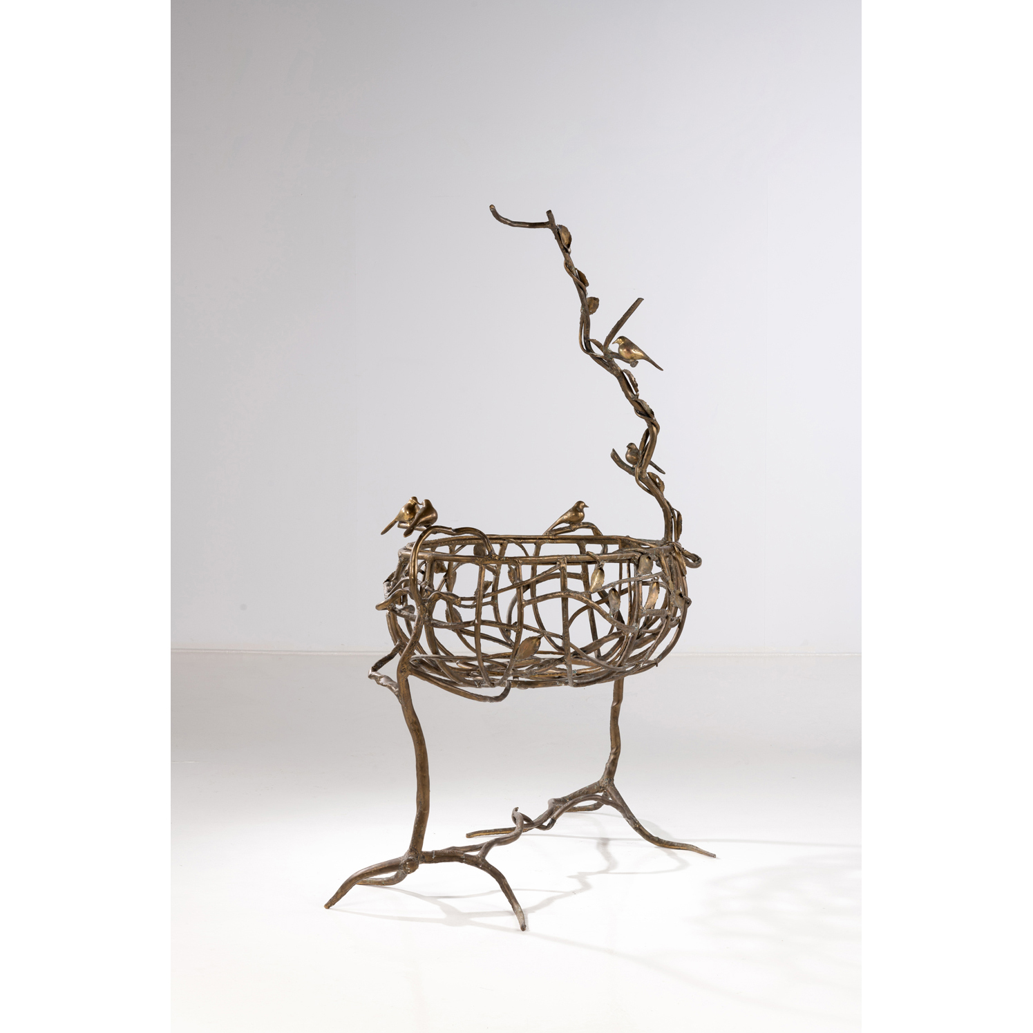Ren&eacute; Broissand (1928-2019) Berceau - Pi&egrave;ce unique Estimation : 5000 / 7000 &euro; Ren&eacute; Broissand (1928-2019)  Berceau - Pi&egrave;ce unique  Bronze patin&eacute;  Grav&eacute; 'Broissand' sur le pi&egrave;tement  Date de cr&eacute;ation: 1986  H184&times;L120&times;P70cm
