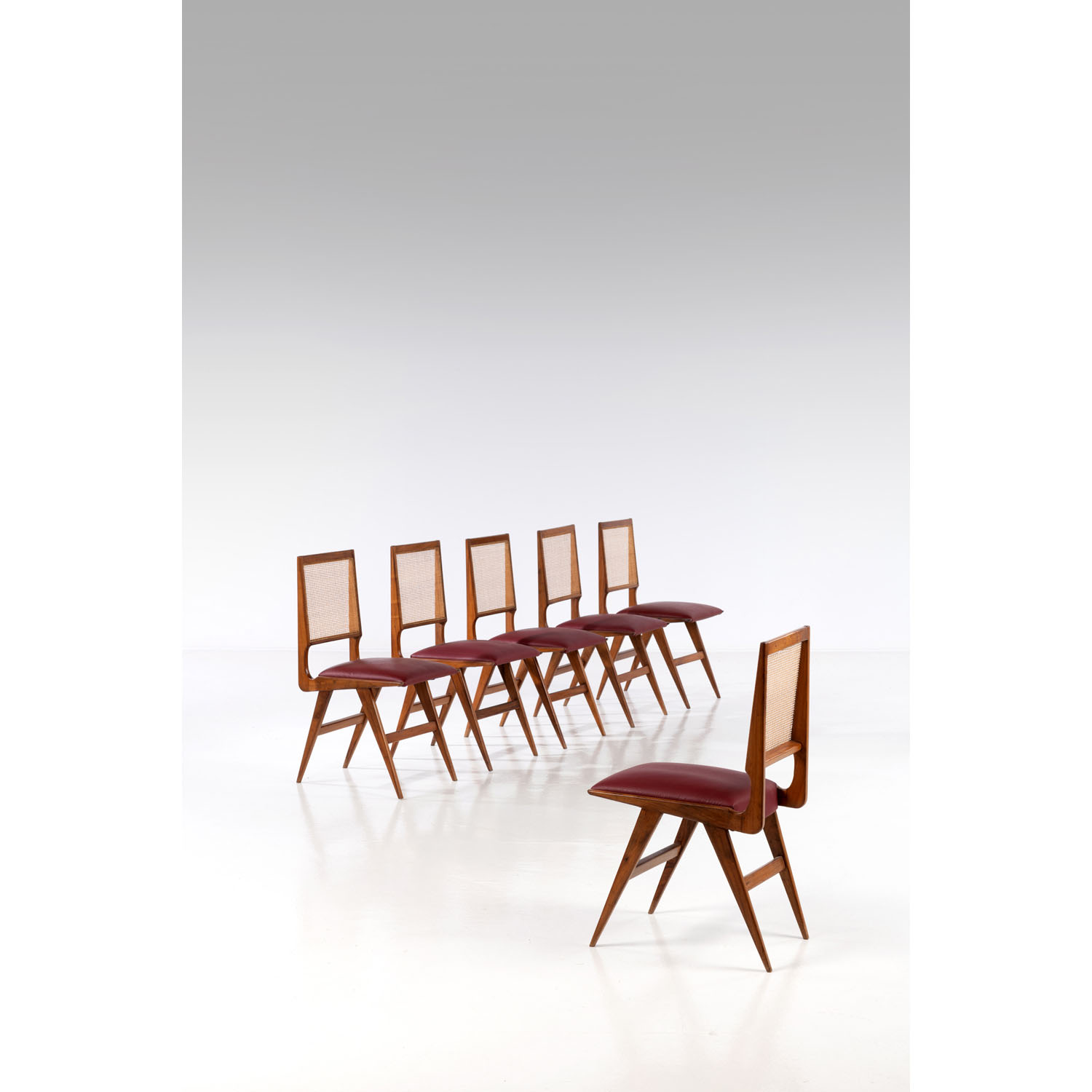 Martin Eisler (1913-1977) S&eacute;rie de six chaises Estimation : 15000 / 20000 &euro; Martin Eisler (1913-1977)  S&eacute;rie de six chaises  Bois de peroba, cannage et textile  &Eacute;dition Forma  Date de cr&eacute;ation: ann&eacute;es 1960  H 88,5&times;L 41 &times;P 53cm  Bibliographie : "Movel Moderno Brasileiro", Ed.  Olhares, 2017, mod&egrave;le reproduit p. 239