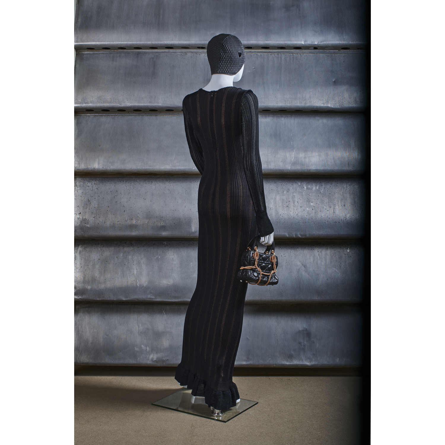 CHRISTIAN DIOR X MORGANE TSCHIEMBER 2019 Edition limitée SAC "Lady Dior" mini en cuir noir, cordes et garnitures en métal doré rose 13 x 18 x 6 cm Excellent état, quelques mini marques sur cuir du dessous Iconographie : droits réservés