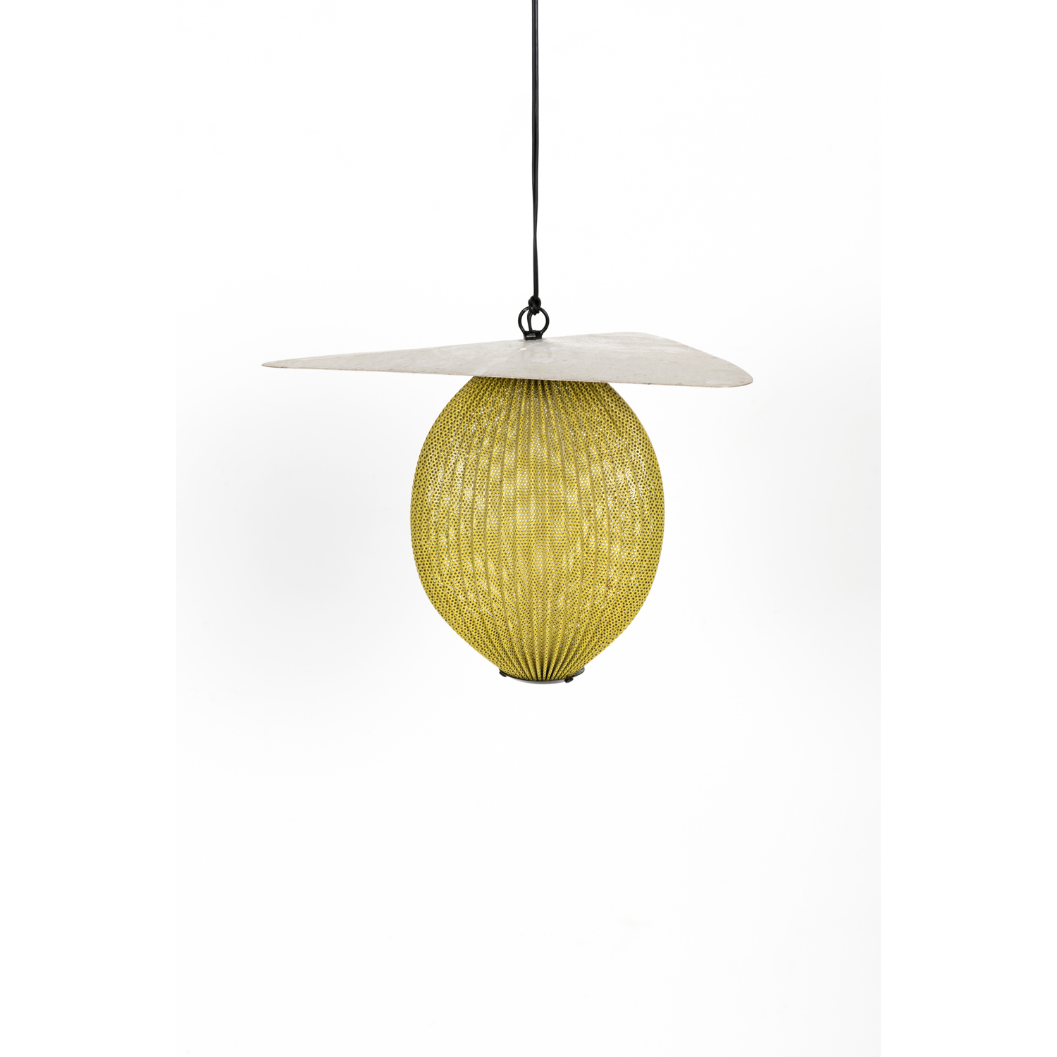 Mathieu Mat&eacute;got (1910-2001) Suspension dite 'Satellite' T&ocirc;le perfor&eacute;e (rigitulle) laqu&eacute;e et m&eacute;tal laqu&eacute; Mod&egrave;le cr&eacute;&eacute; en 1953 H 28 &times; &Oslash; 45 cm