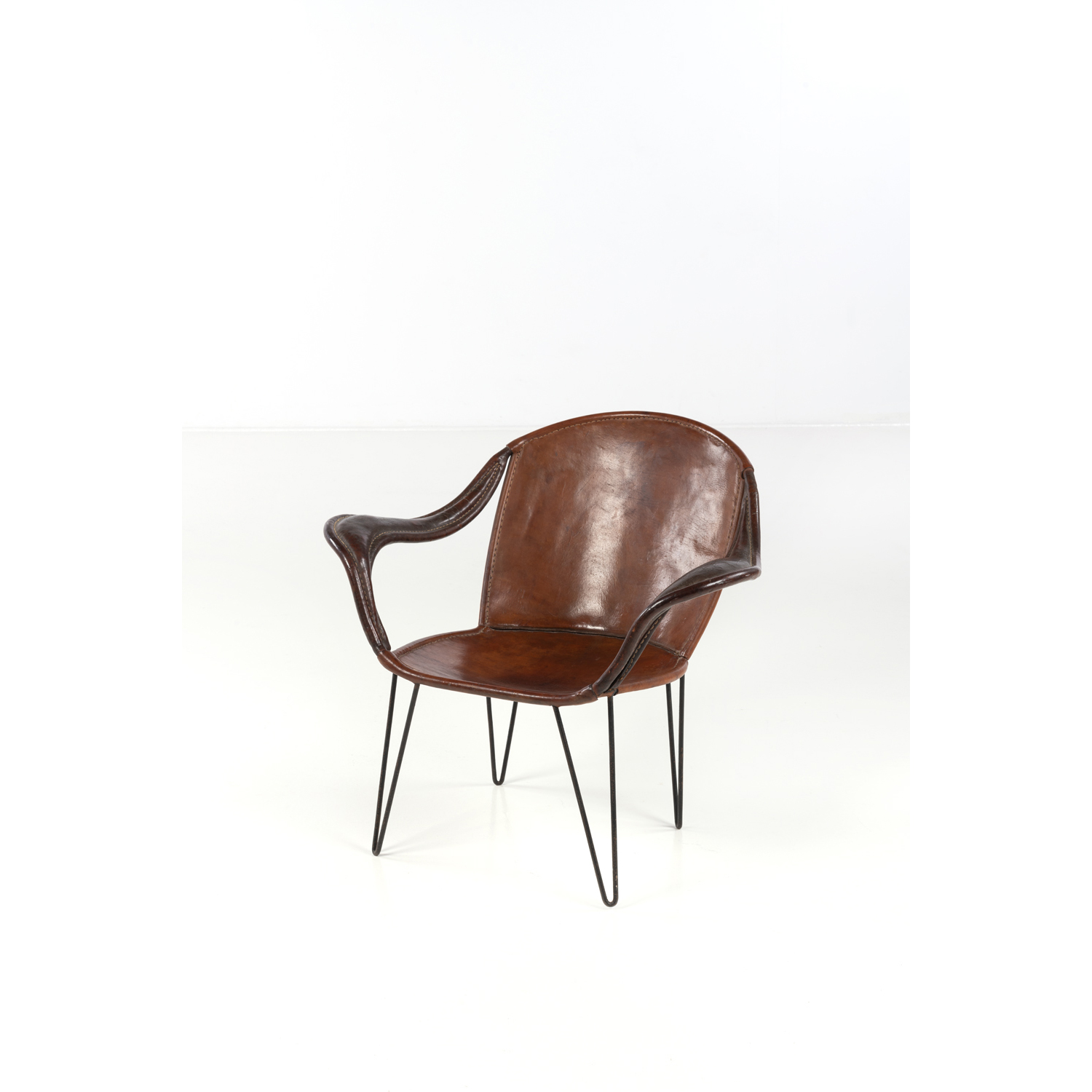 Martin Eisler (1913-1977)  & Carlo Hauner (1927-1997)  Fauteuil - Pièce unique  Métal peint et cuir d'origine 