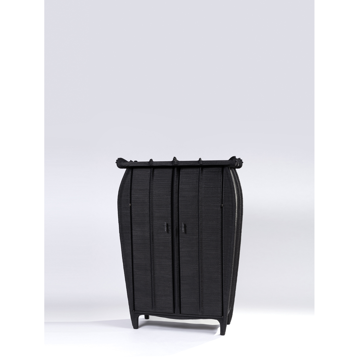 Christian Astuguevieille (n&eacute; en 1946) MIRAKOU - Prototype Estimation : 18000 / 25000 &euro; Christian Astuguevieille (n&eacute; en 1946)  MIRAKOU - Prototype  Armoire  Corde de coton peinte en noir  Date de cr&eacute;ation : 2018  H 180 &times; L 125 &times; P 55 cm