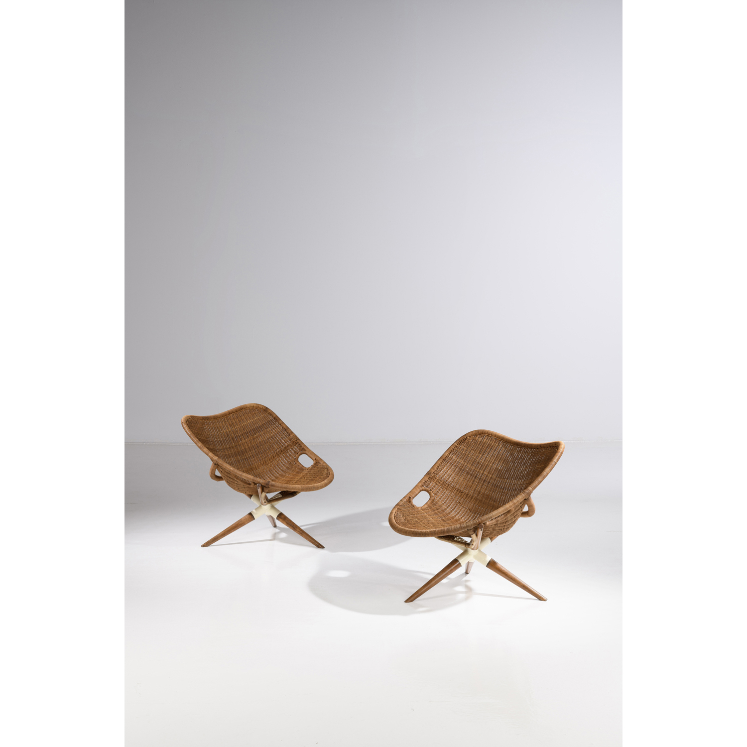 Joseph-André Motte (1925-2013) Paire de fauteuils dits 'Chistera' Estimations: 25000 / 35000 € Résultat: 93600 €