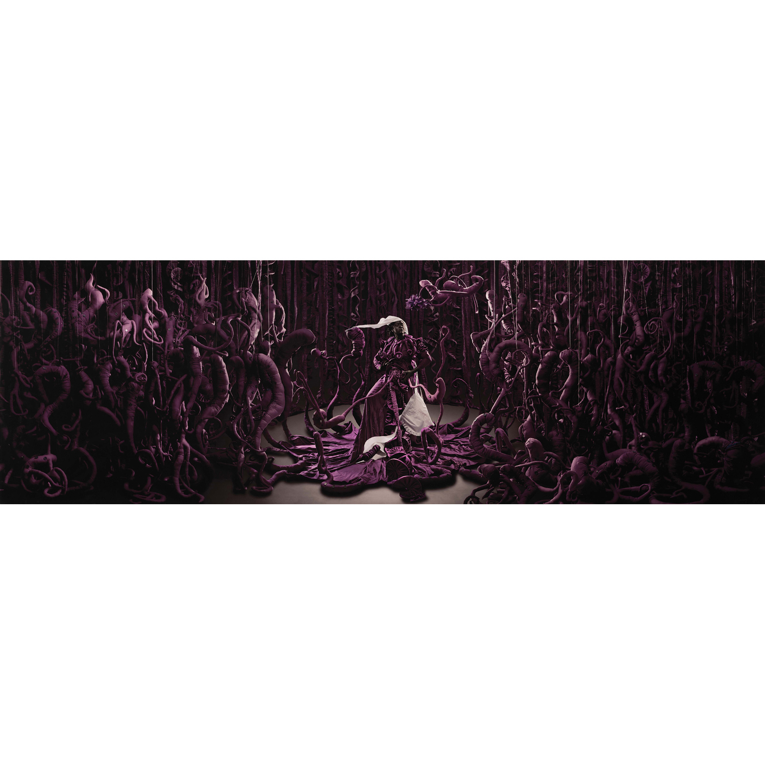 Mary Sibande (né en 1982, Afrique du Sud) A Terrible Beauty is Born (from the Long Live the Dead Queen series), 2013 Estimation : 18900 / 25200 €