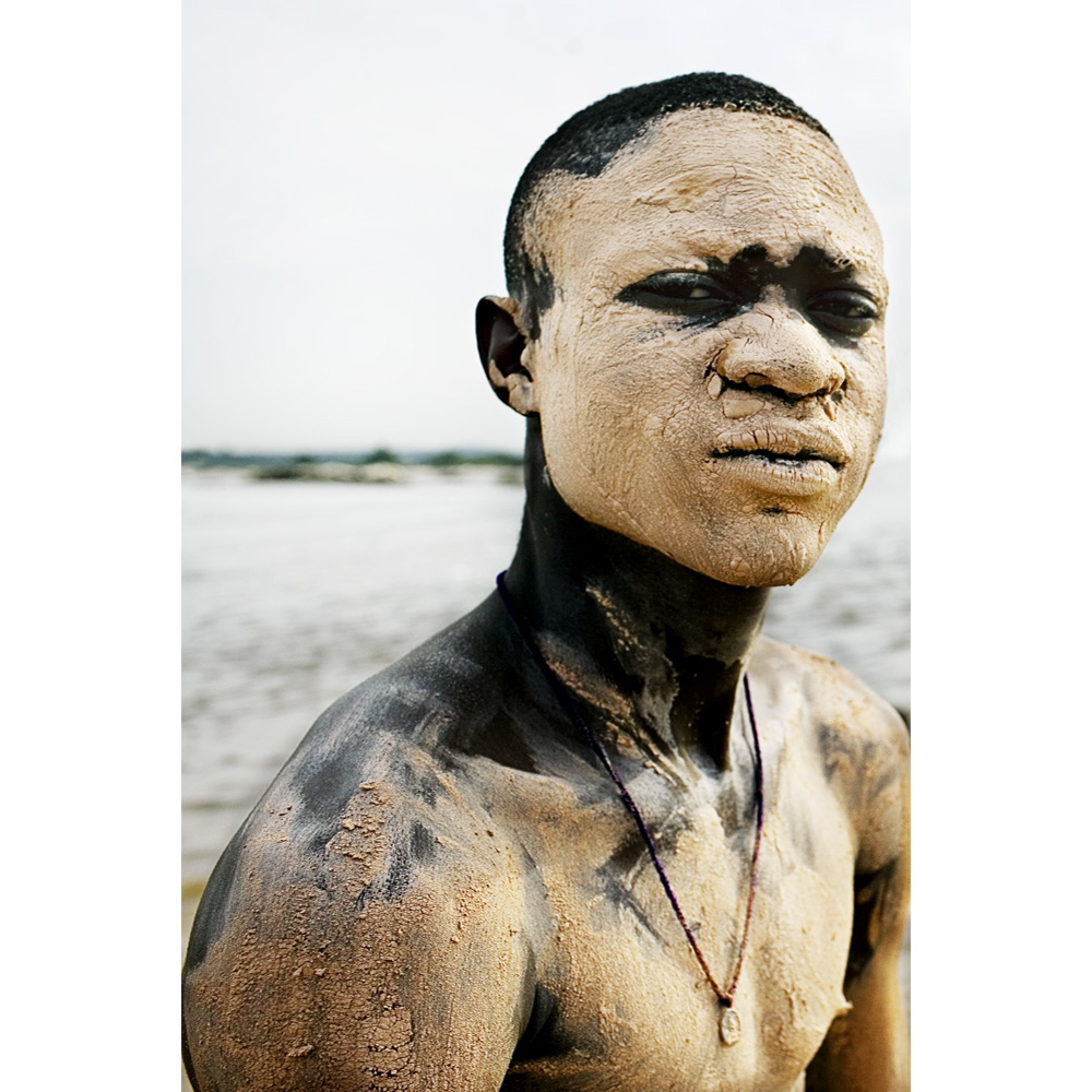 Nyaba Ouédraogo (né en 1978, Burkina Faso)Série : Les fantômes du fleuve Congo