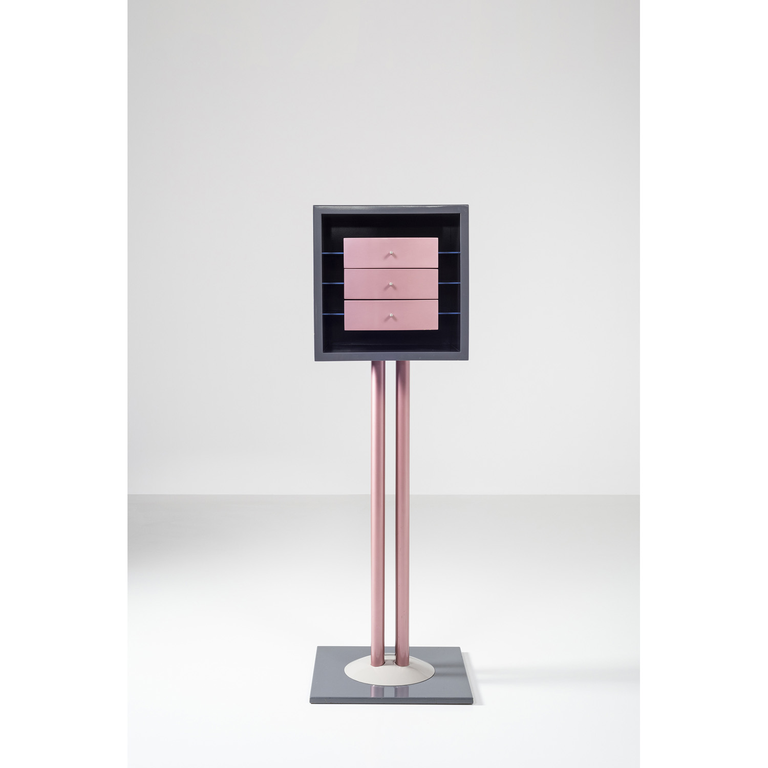 Shiro Kuramata (1934-1991) Cabinet mod&egrave;le 'Nikko' Bois laqu&eacute; et acier galvanis&eacute; &Eacute;dit&eacute; par Memphis Milano Mod&egrave;le cr&eacute;&eacute; en 1982 H 172 &times; L 57 &times; P 57 cm Bibliographie : Shiro Kuramata, Deyan Sudjic, Phaidon, 2013, mod&egrave;le illustr&eacute; p. 318