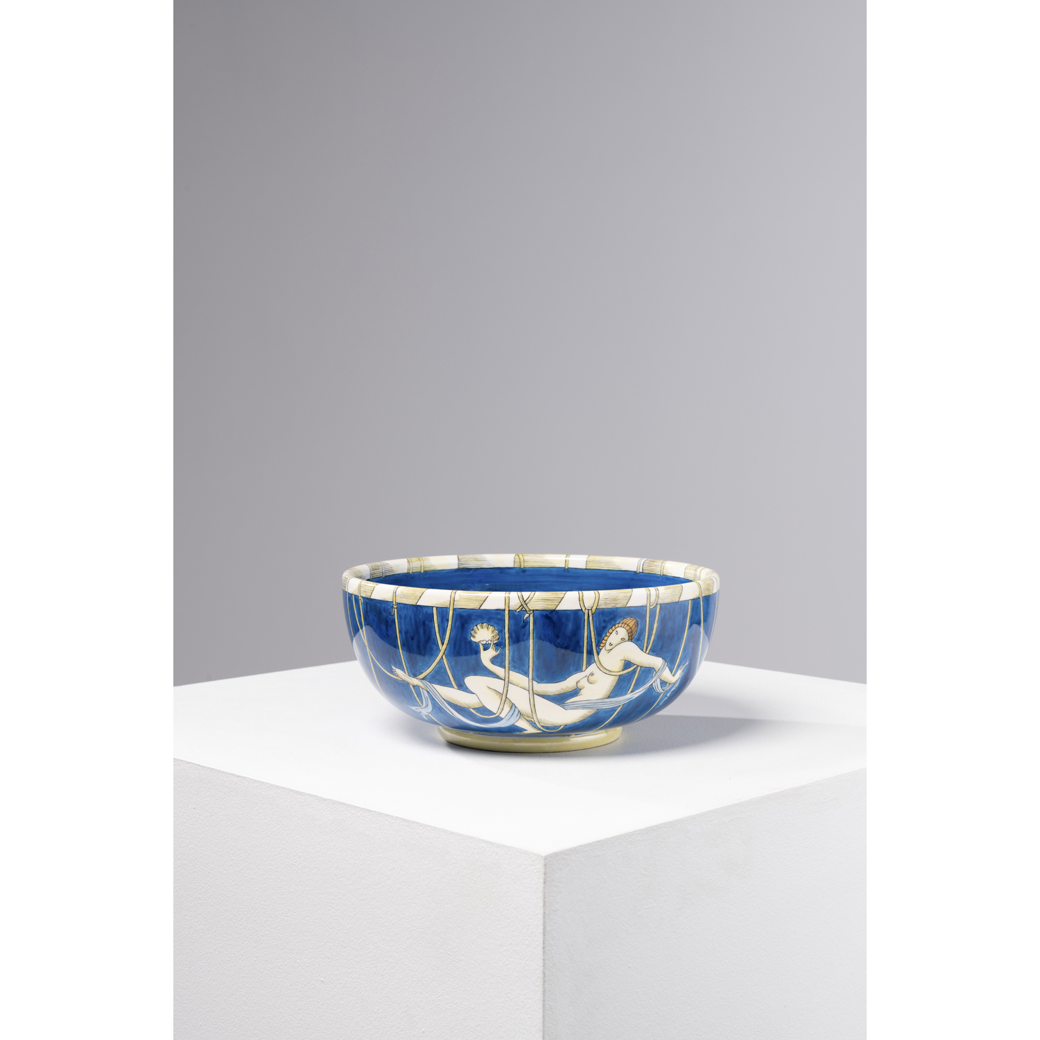 Gio Ponti (1891-1979) Donatella - Le mie donne series Dish Glazed ceramic Produced by Richard Ginori Signed 'Richard Ginori M 1033 M 264-E ' Model created circa 1925 H 12,5&times;&Oslash; 28 cm