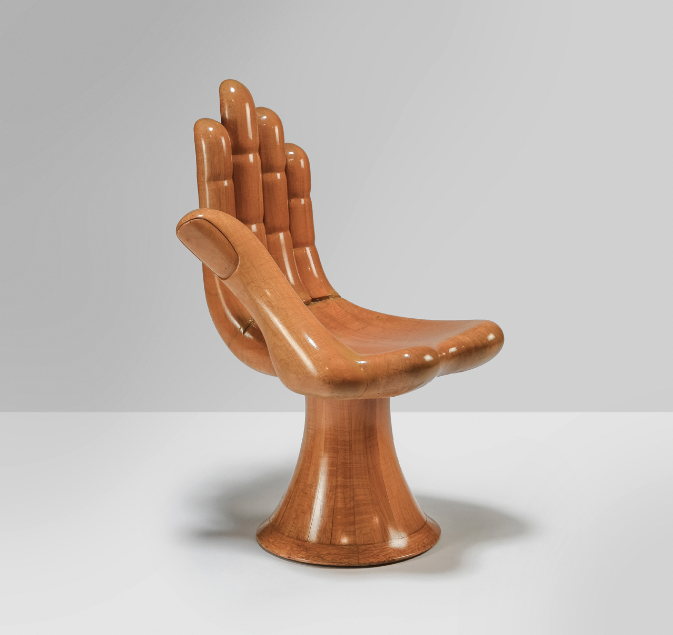 Pedro Friedeberg (né en 1936) Hand - Pièce unique Chaise Noyer Signée Modèle créé en 1960