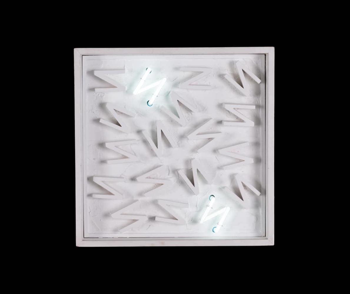 Chryssa (Chr&yacute;ssa Vard&eacute;a-Mavromich&aacute;li) (1933-2013) Mixed White Ns with Neon, 1974 Bois, pl&acirc;tre et n&eacute;on sous Plexiglas Sign&eacute; au dos 49 x 49 x 21