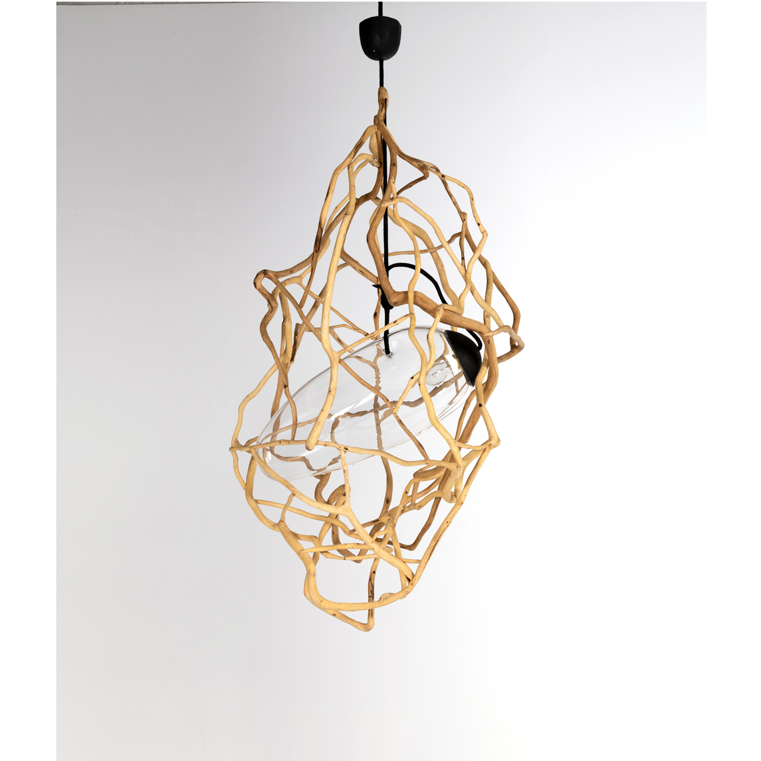  J&eacute;r&ocirc;me Pereira (XX) Planck Longiligne - Unique piece Estimation : 10000 / 15000 &euro; J&eacute;r&ocirc;me Pereira (XX)  Planck Longiligne - Unique piece  Sculpted suspension  Blown glass and wood  Creation date: 2020  H140&times;L80&times;P74cm (varying dimensions)