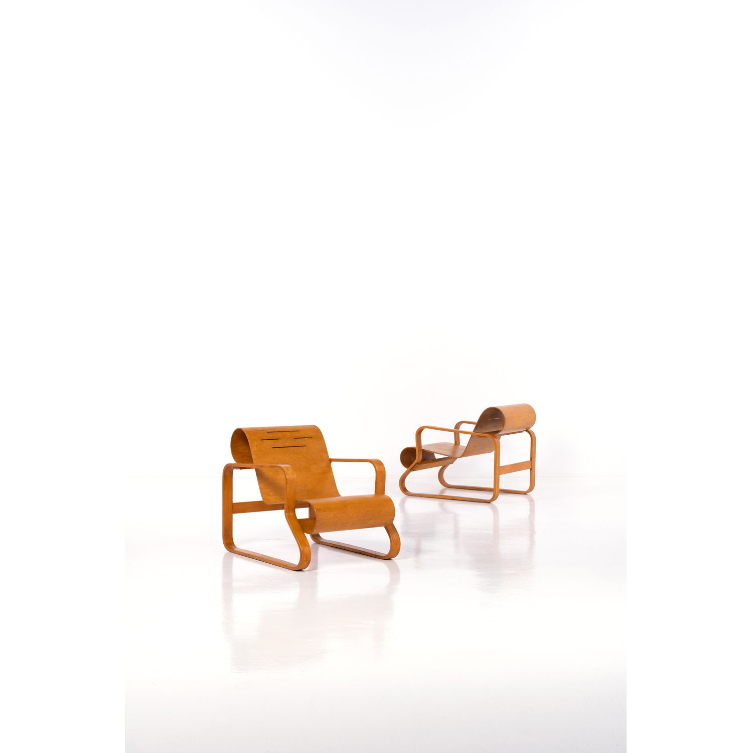 Lot 193 - Alvar Aalto (1898-1976) Modèle Paimio n°41, Paire de fauteuils