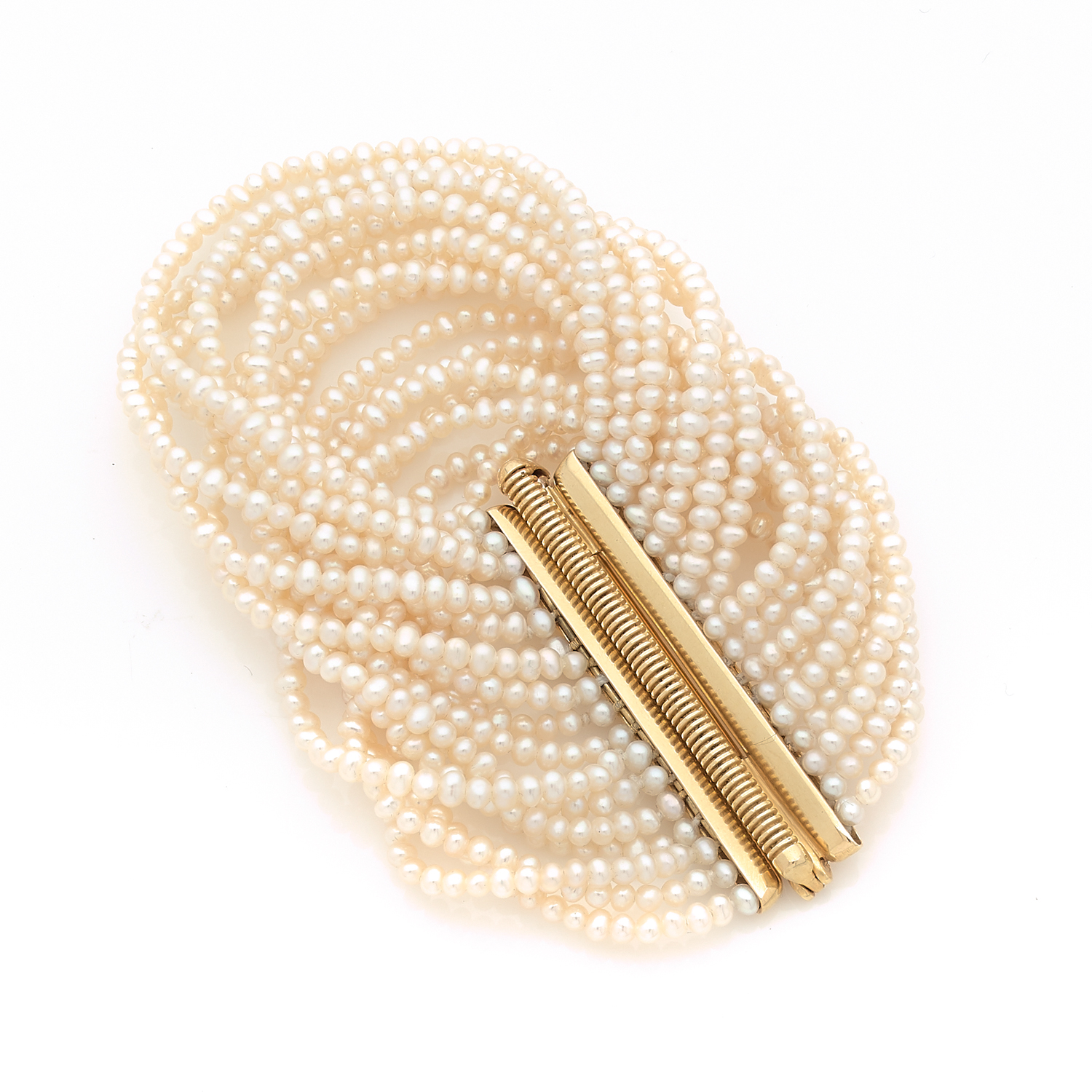 Claude WESEL (1942-2014). Cuff bracelet composed of 17 lines of freshwater pearls, yeallow gold 18k (750‰). 2010 Unique piece Signed, numbered Dimensions : 18 x 5,5 cm Gross weight : 70 g CONDITION REPORT : Very good overall condition No sign of use.