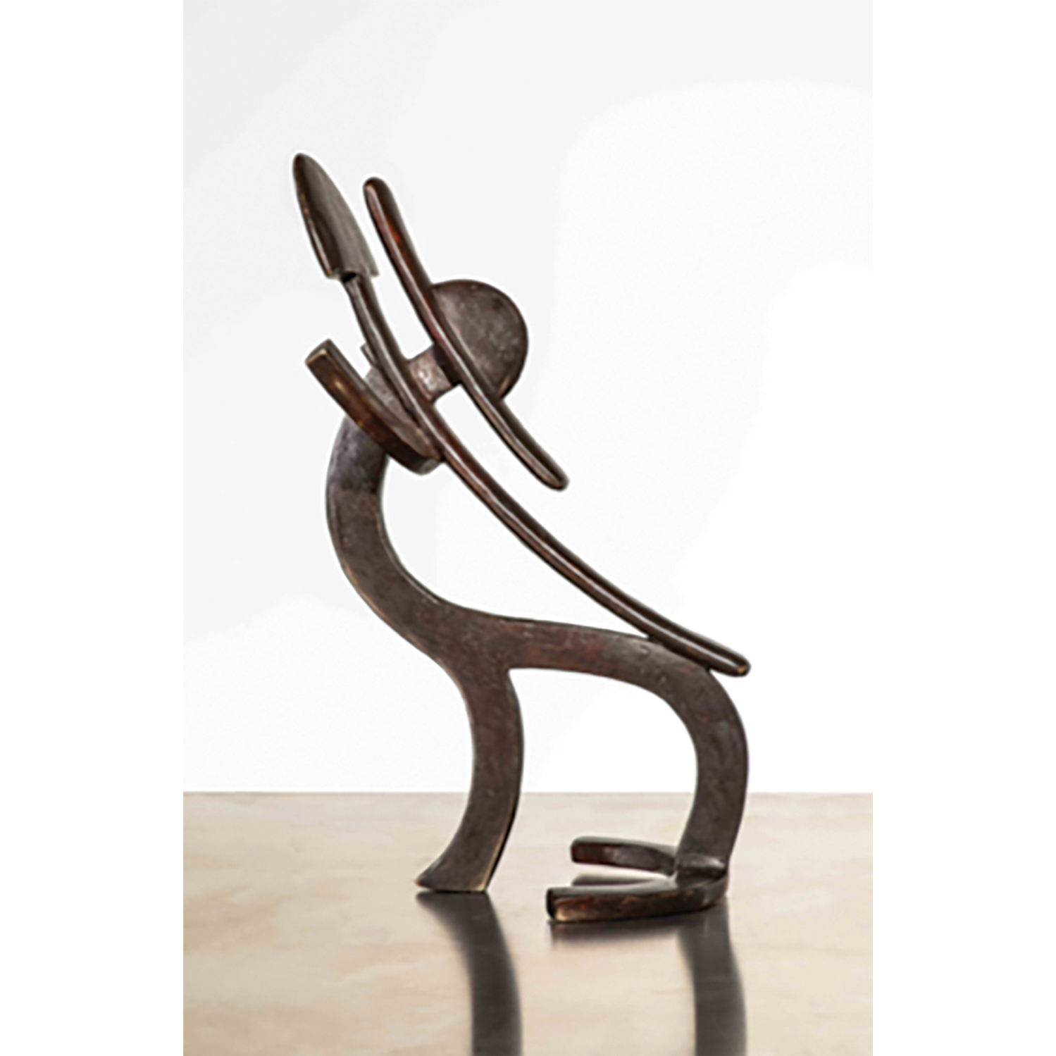 Abou Traor&eacute; (n&eacute; en 1960, Burkina Faso) Wassa-koun (lot 184) Bronze &agrave; la cire perdue, patine brune 57 x 34 x 27 cm  Estimation : 3780 / 5670 &euro;