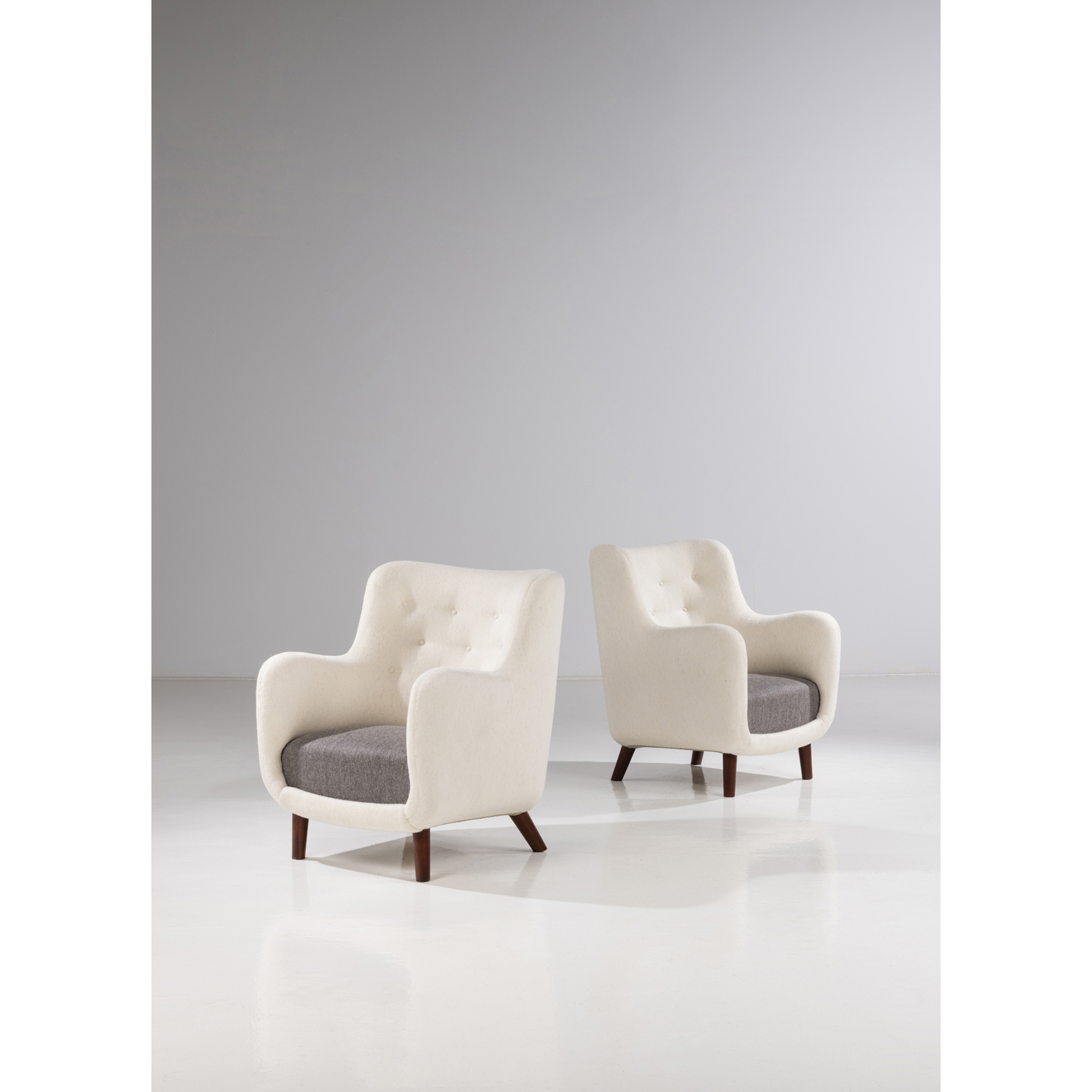 Finn Juhl (1912-1989) 'Sharks' - Unique piece Pair of armchairs Cherry wood and fabric by LM Tapetserare Copenhagen Niels Vodder Production Creation date : 1940-1942 H 88 x L 71 x P 78 cm Provenance : - Gift from Finn Juhl to his best friend for his wedding in 1943