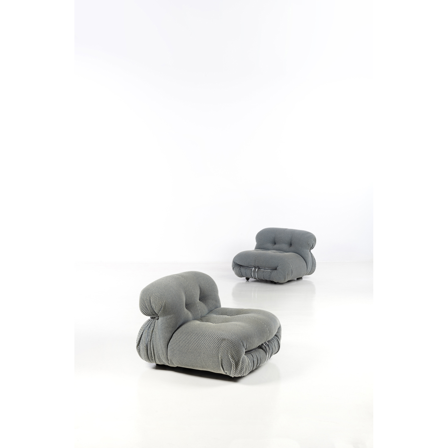 Afra (1937-2011)  et Tobia (né en 1935) Scarpa  Soriana  Paire de fauteuils 