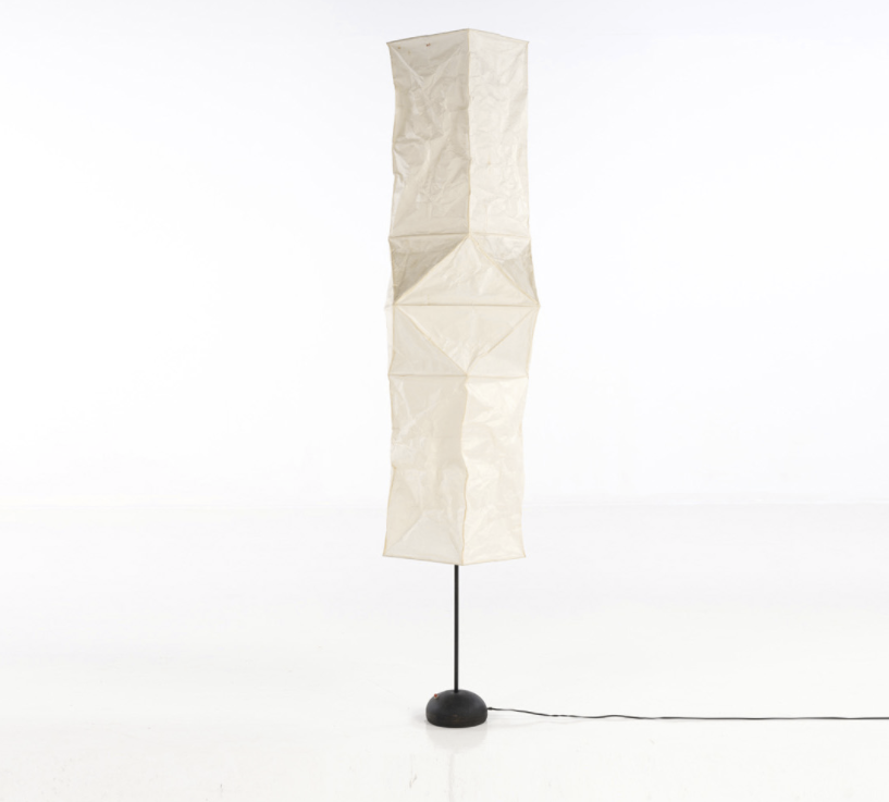 Estimation : 6000 / 9000 € Isamu Noguchi (1904-1988)  Floor lamp  Iron and Washi paper  Akari limited edition  Manufacturer's monogram  Engraved 'Isamu Noguchi - Akari' and dated '1977'  sous la base de type BB1, rare avec cet  interrupteur rouge  Creation date: 1977 