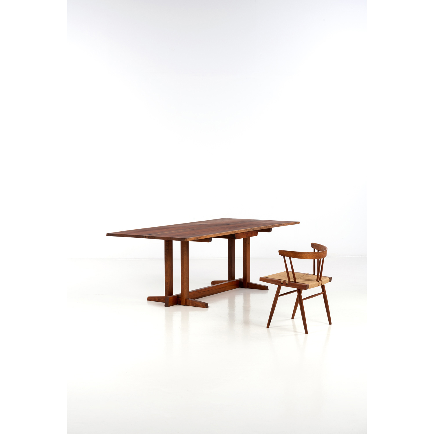 George Nakashima (1905-1990) Frenchman&rsquo;s Cove desk et Seagrass chair