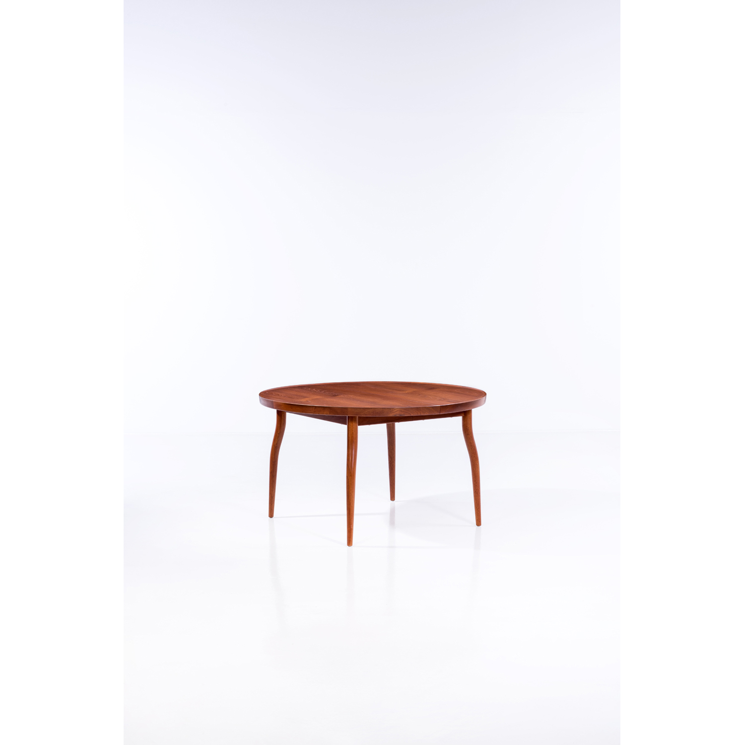 Lot 96 - Finn Juhl (1912-1989) Modèle NV 56, Table de salle à manger à deux rallonges