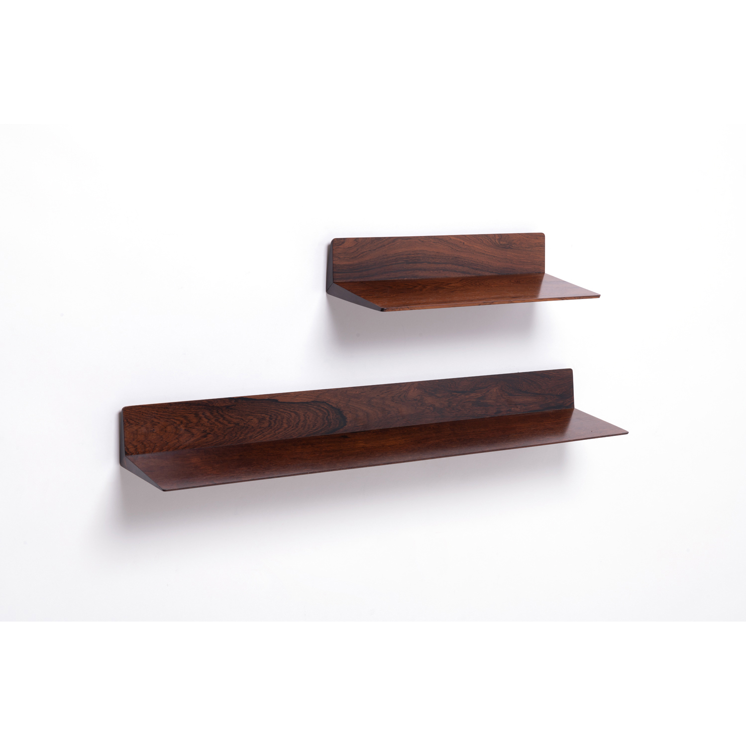 Kai Kristiansen (né en 1929)  Ensemble de deux étagères murales  Palissandre  Edition Aksel Kjesgaard 