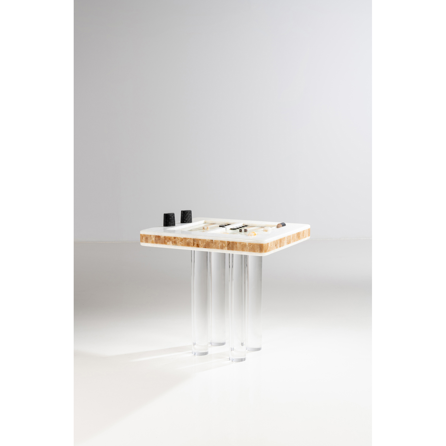 Laura Gonzalez (n&eacute;e en 1983) Backgammon - Pi&egrave;ce unique Estimation : 20000 / 30000 &euro; Laura Gonzalez (n&eacute;e en 1983)  Backgammon - Pi&egrave;ce unique  Table de jeu  Onyx, plexiglas et laiton  Date de cr&eacute;ation: 2018  H75&times;L80&times;P70cm