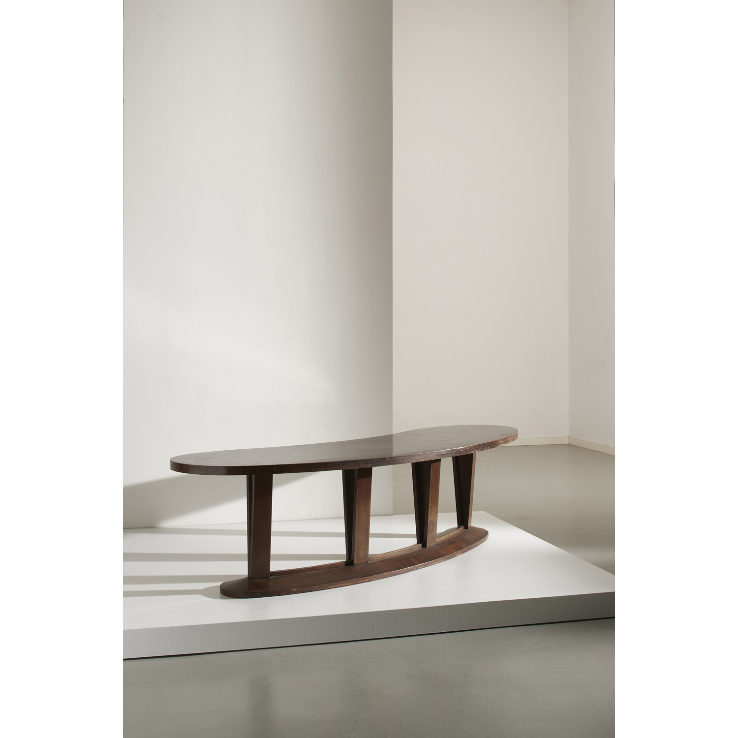 Piero Bottoni (1903-1973) Console de centre - Pi&egrave;ce unique Estimation : 35 000 / 45 000 &euro;