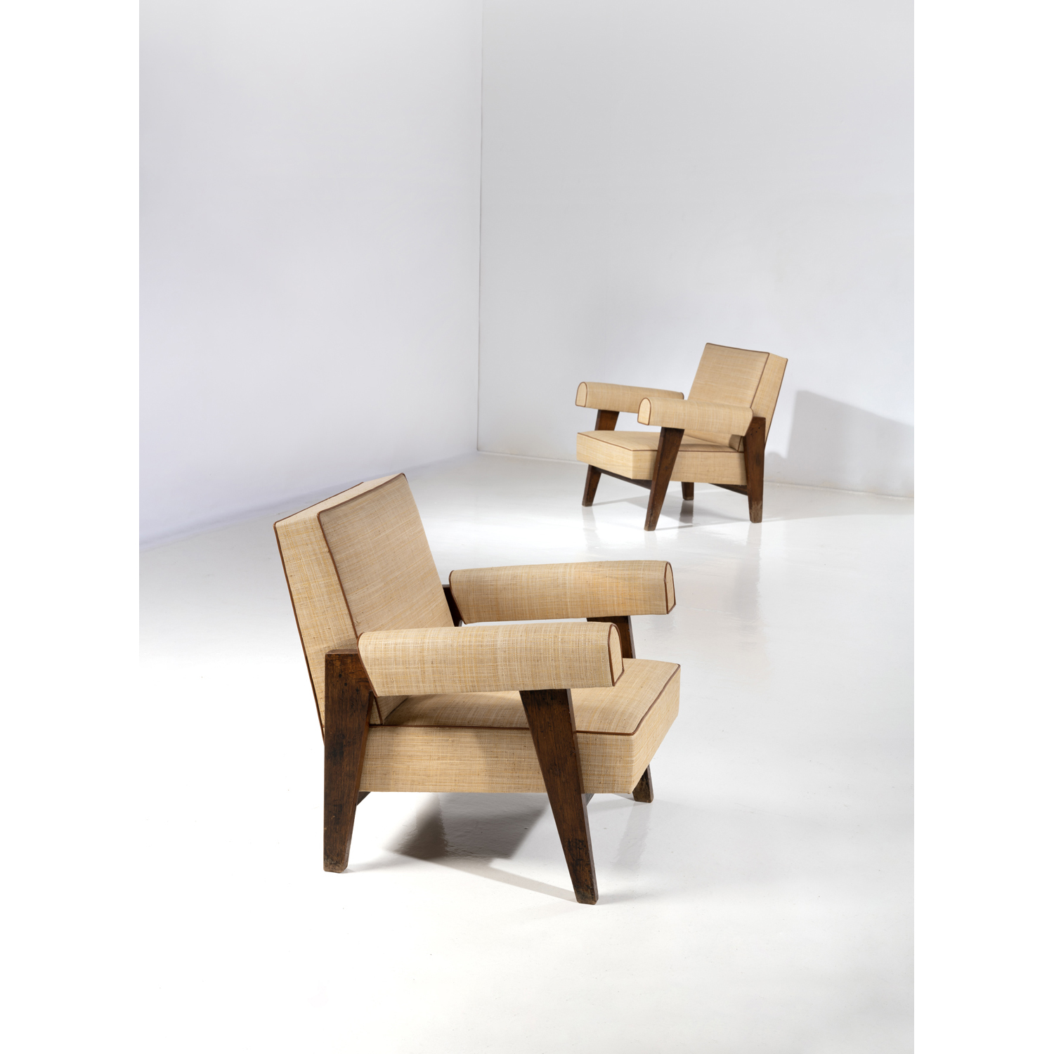 Le Corbusier (Charles-Édouard Jeanneret-Gris, 1887-1965) and Pierre Jeanneret (1896-1967) Pair of armchairs Solid teak and fabric Model created circa 1960 H 78 × L 71 × P 84 cm Provenance: administrative buildings, Chandigarh, India