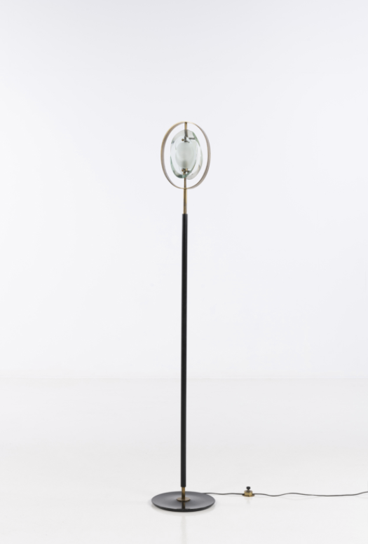 Estimation : 10000 / 15000 € Max Ingrand (1908-1969) Model 2020 ('Micro') Floor lamp Brass, lacquered metal and glass Fontana Arte edition Creation date: circa 1961 H171 ר 29cm