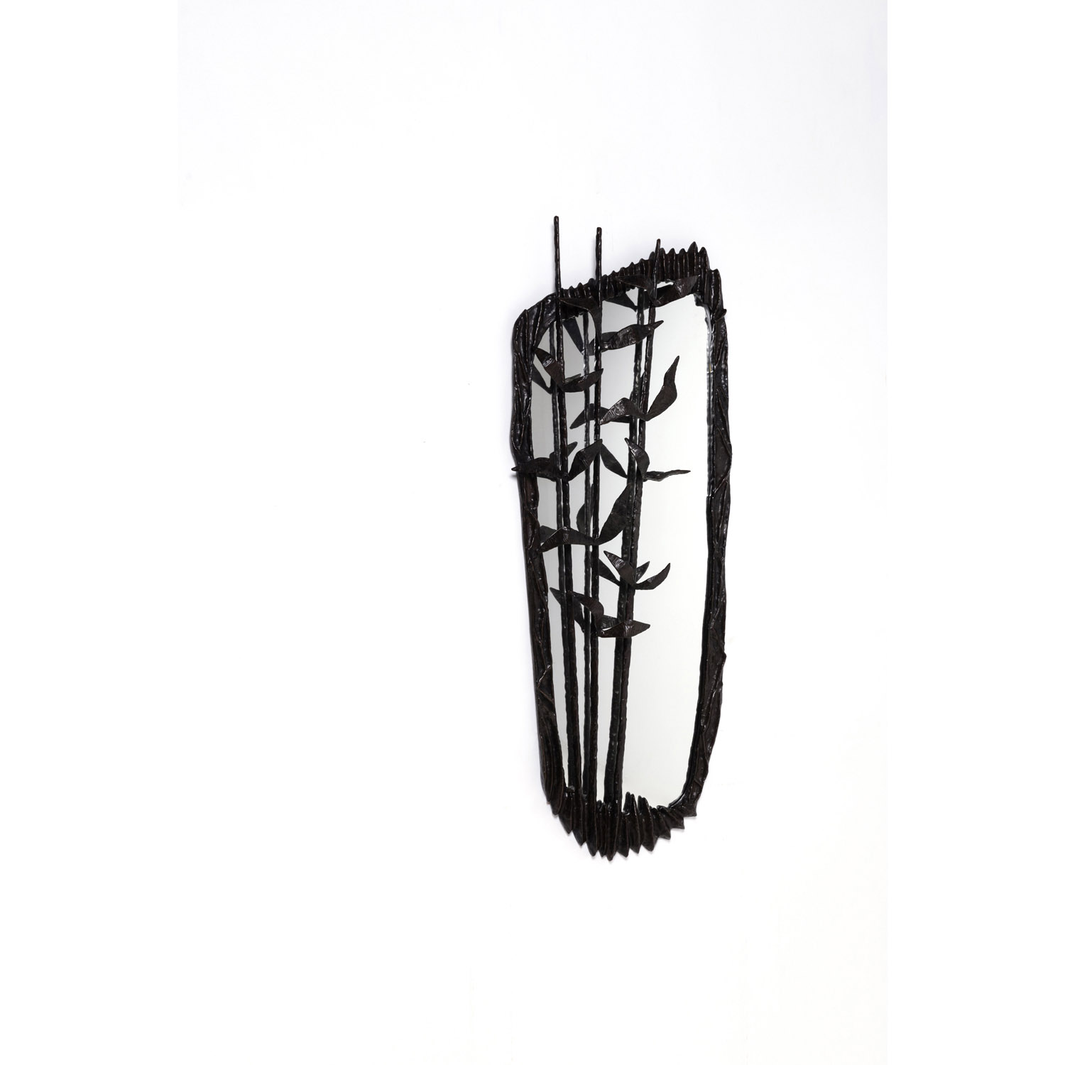 Franck Evennou (né en 1959) Dellen - N°1/8 Miroir Bronze patiné et miroir Édition limitée à 8 exemplaires Numéroté et signé ' FE 1/8' sur la structure Date de création: 2019 H148×L53×P11 cm