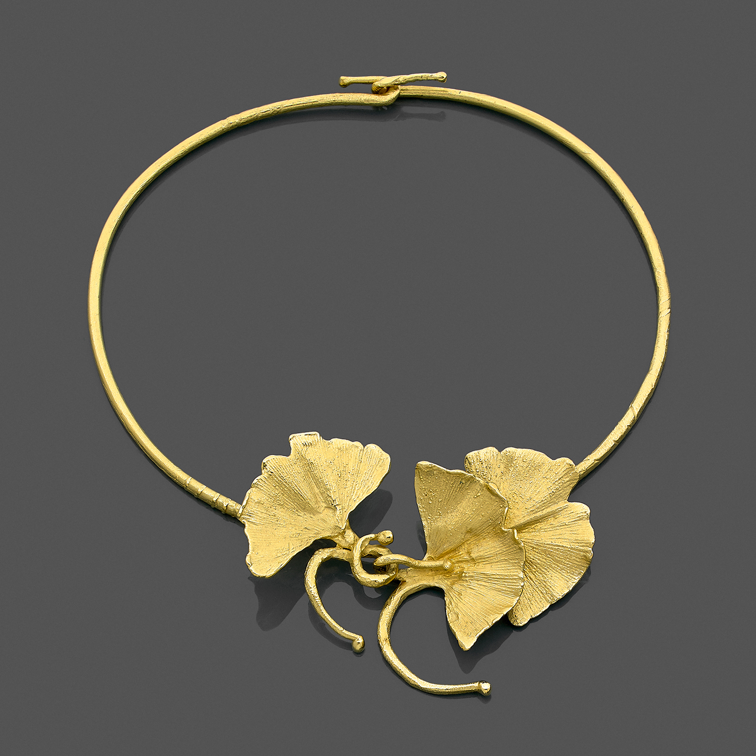 Claude LALANNE (1925-2019) Collier "Ginkgo" en m&eacute;tal dor&eacute;