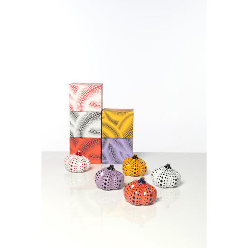 Yayoi Kusama (born 1929) Pumpkins, set N3, (set of 5) - 2002 Estimation : 35000 / 45000 €