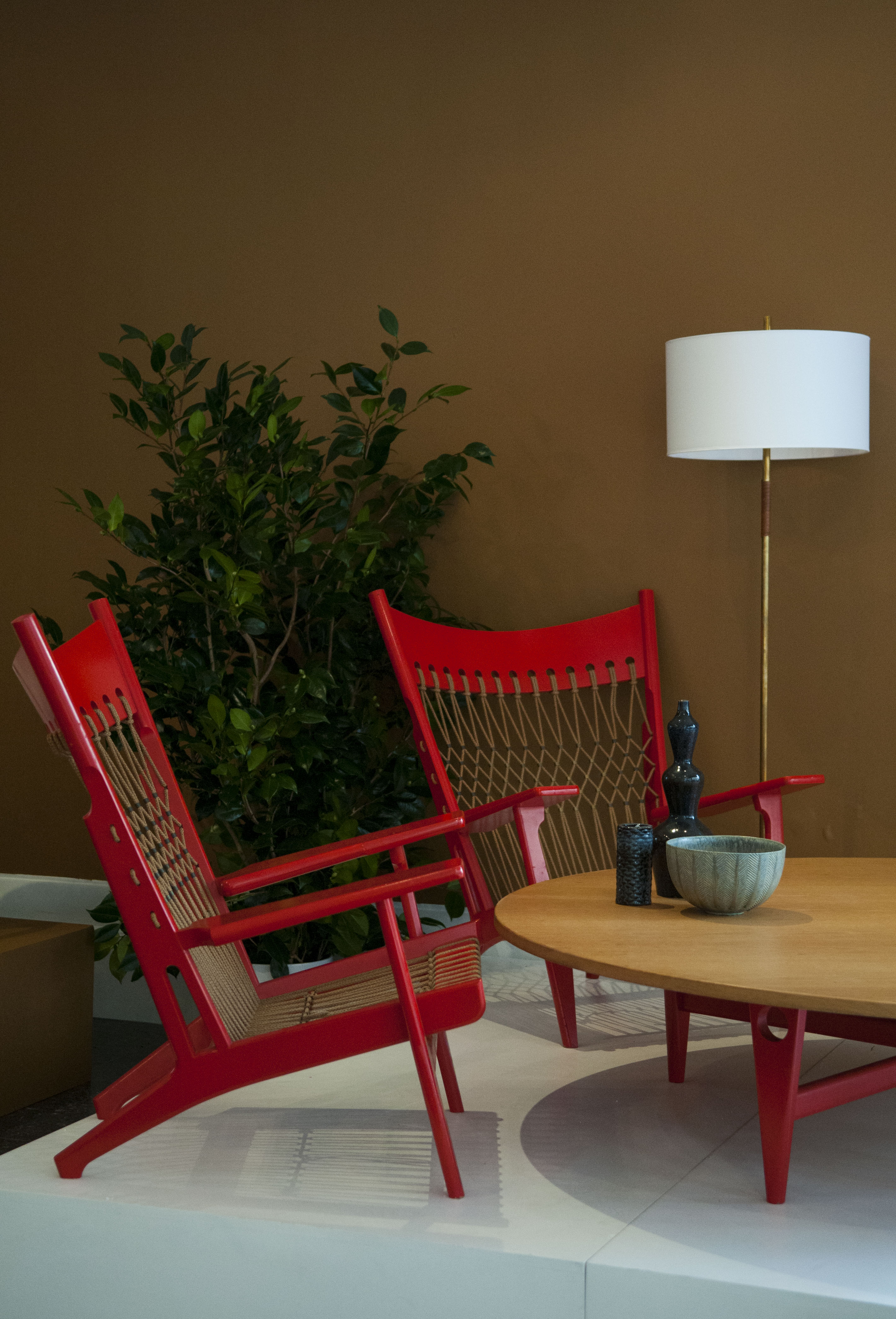 Hans J. Wegner (1914-2007) Model JH-719, 'Web Lounge' Estimation : 10000 / 15000 &euro; Hans J. Wegner (1914-2007) Model JH-719, 'Web Lounge' Pair of armchairs Lacquered wood, rope and brass Johannes Hansen edition Creation date: 1968 H 100 &times; L 85,5 &times; P 87,5 cm Bibliography: Christian Holmsted Olesen, 'Wegner: Just one good chair', exhibition catalogue, Design Museum Denmark, Copenhagen, 2014, p.70  See more