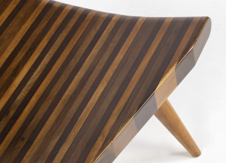 Joaquim Tenreiro (1906-1992)   Cadeira de tres p&egrave;s Tripod chair with tapered feet (detail) 