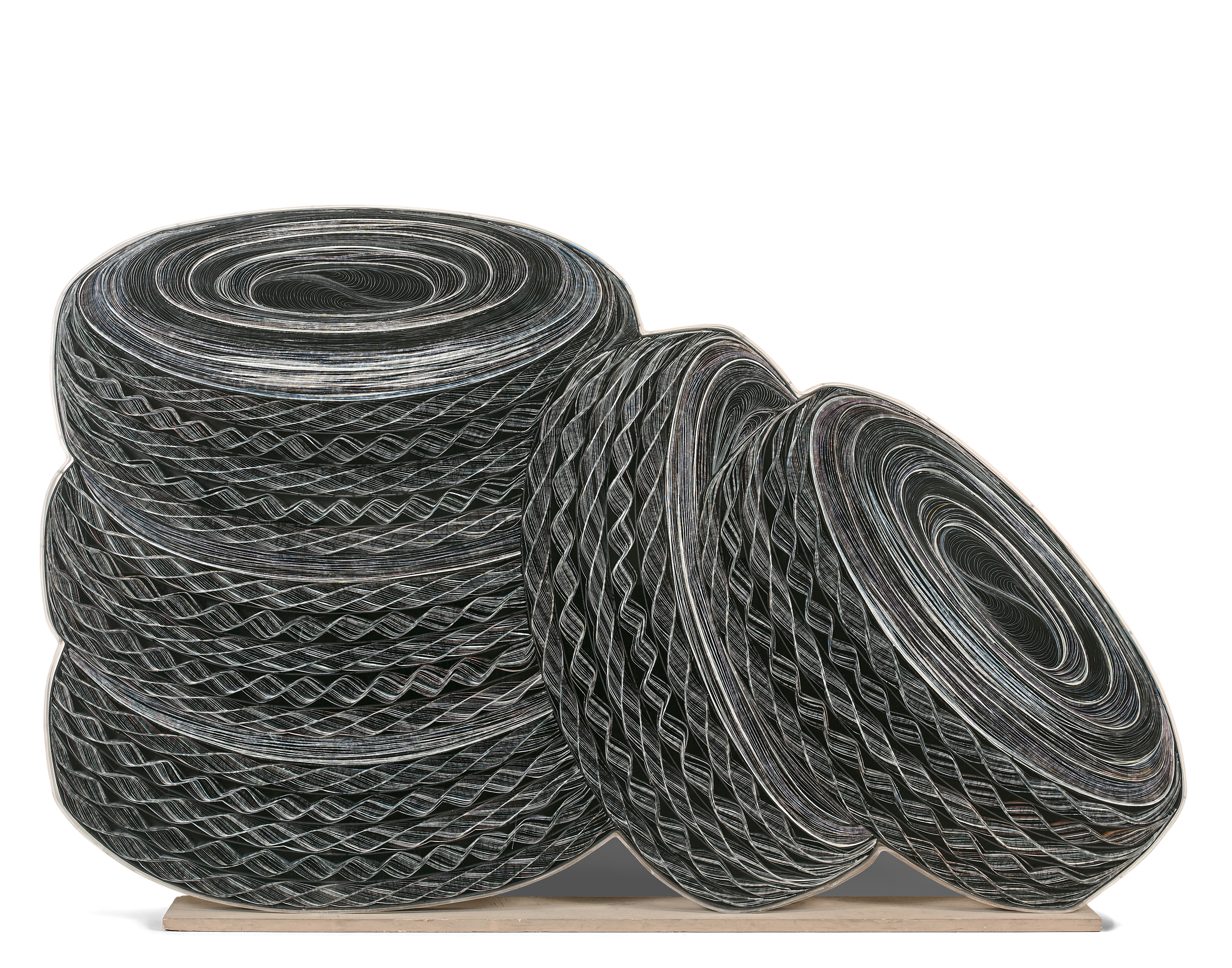 Pavlos (Pavlos Dionyssopoulos dit) (1930-2019) Pneus, 2004 Estimation : 20000 / 30000 € Pavlos (Pavlos Dionyssopoulos dit) (1930-2019) Pneus, 2004 Papiers massicotés contrecollés sur panneau de bois dans un emboîtage en Plexiglas Doublement signé et daté au dos 113,5 x 183 x 5,5 cm Provenance : Collection particulière, Paris