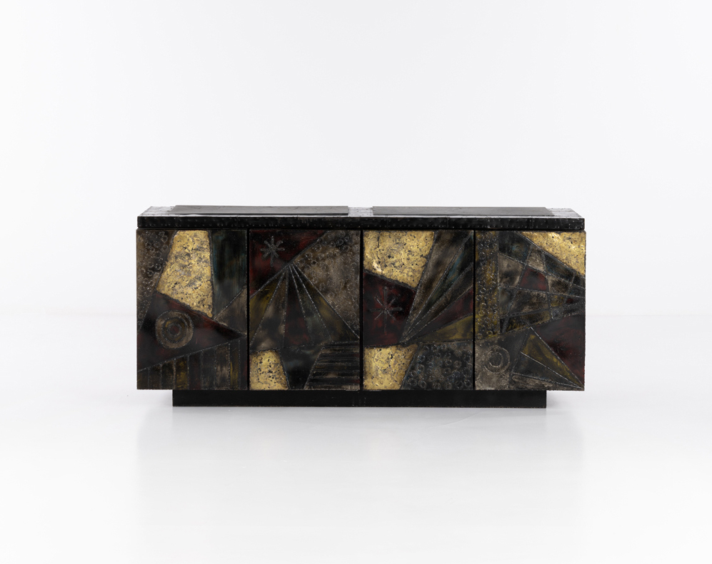 Paul Evans (1931-1987) Cabinet - Pièce unique Acier émaillé, contreplaqué et ardoise Edition Directional Modèle créé vers 1972 H 81,5 × L 185,5 × P 52,5 cm