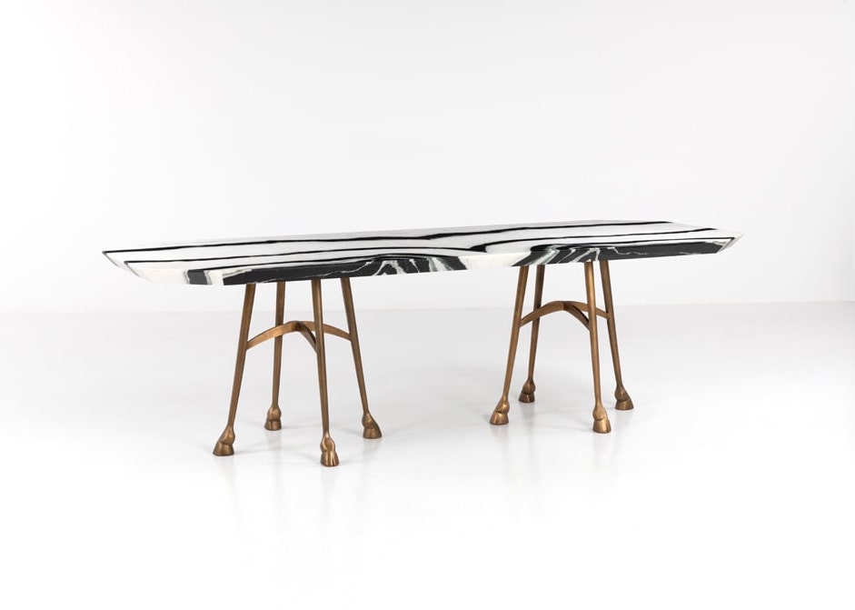Vincent Darr&eacute; Collection Renaissance Centaure - Pi&egrave;ce unique Table de salle &agrave; manger Marbre Panda et bronze dor&eacute; Mod&egrave;le cr&eacute;&eacute; en 2018 H 75 &times; L 260 &times; P 75 cm