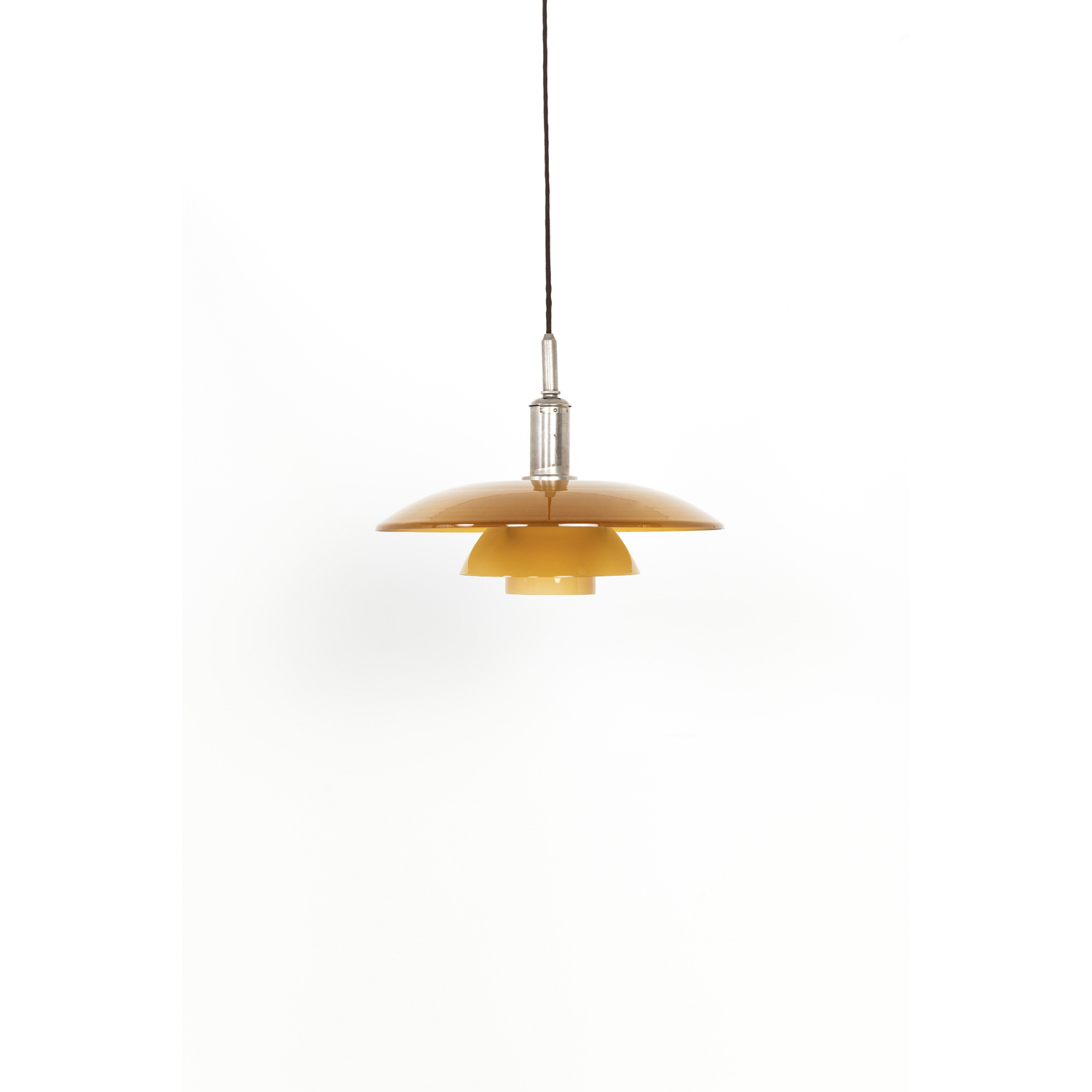 Poul Henningsen (1894-1967) Mod&egrave;le n&deg;PH 5/3 Poul Henningsen (1894-1967) Mod&egrave;le n&deg;PH 5/3 Suspension M&eacute;tal et verre &Eacute;dition Louis Poulsen Grav&eacute;e 'Patented PH 4200' Date de cr&eacute;ation: vers 1930 H (variable) 123 &times; &Oslash; 52 cm  ESTIMATIONS: 12000 / 18000 &euro;