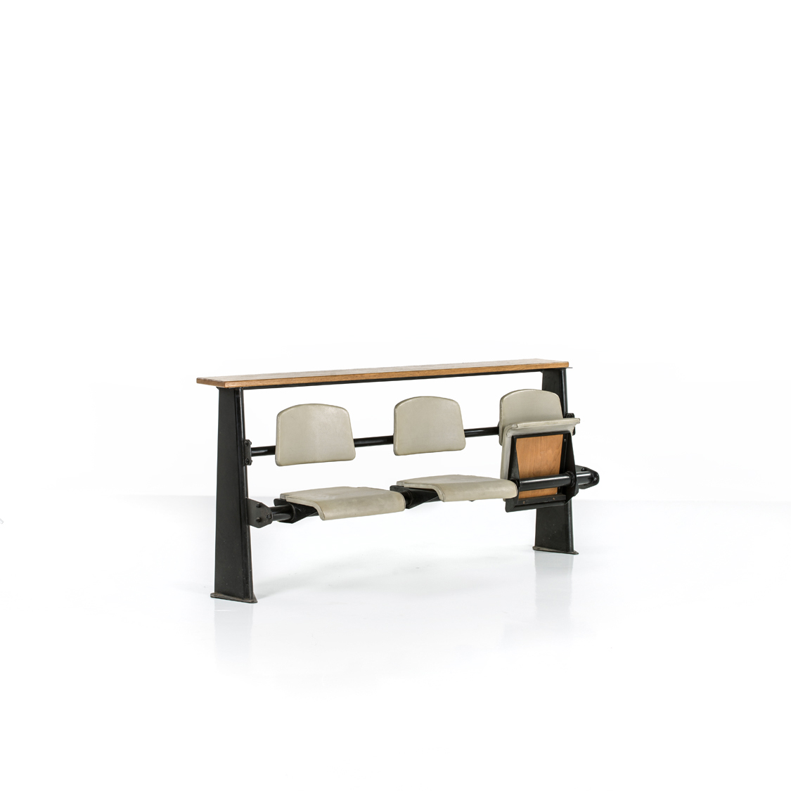 Lot 48 - Jean Prouvé (1901-1984) Banquette d'amphithéâtre