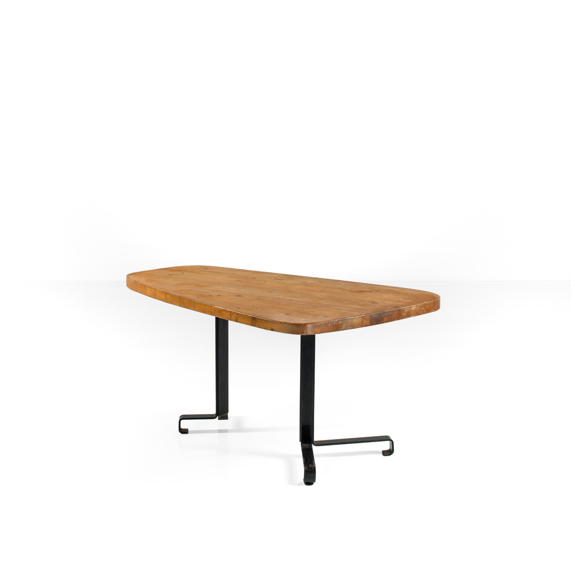 Lot 62 - Charlotte Perriand (1903-1999)  Table de forme libre