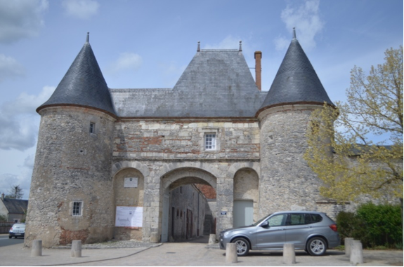 45130 HUISSEAU SUR MAUVES.  Chateau-Huisseau.png
