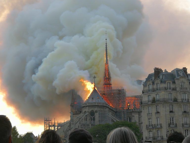 75004 ND DE PARIS REVIVRE NOTRE DAME  2024 WIKI Luistxo1.jpg