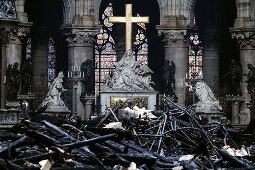 75004 ND DE PARIS REVIVRE NOTRE DAME  2024 WIKI Luistxo2.jpg