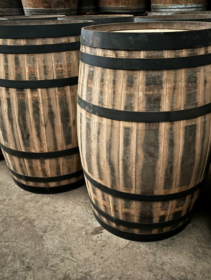 Oxidative Wine,154 oak barrels,Wood origin : ,USA Origin