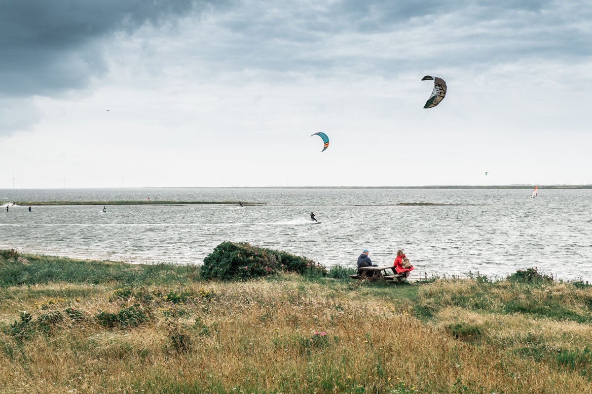 Kitesurfere ved Agger Tange