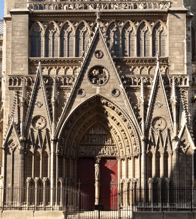 Le portail du cloitre vue de près